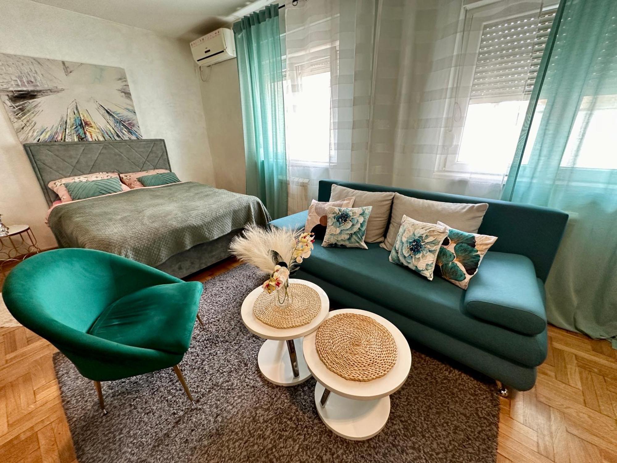 1 Apartment *