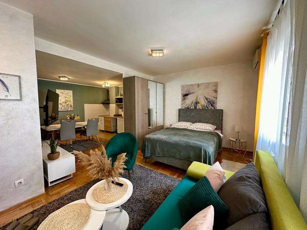 Apartment 1 *